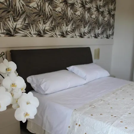 Dafne Bed & Breakfast 3*